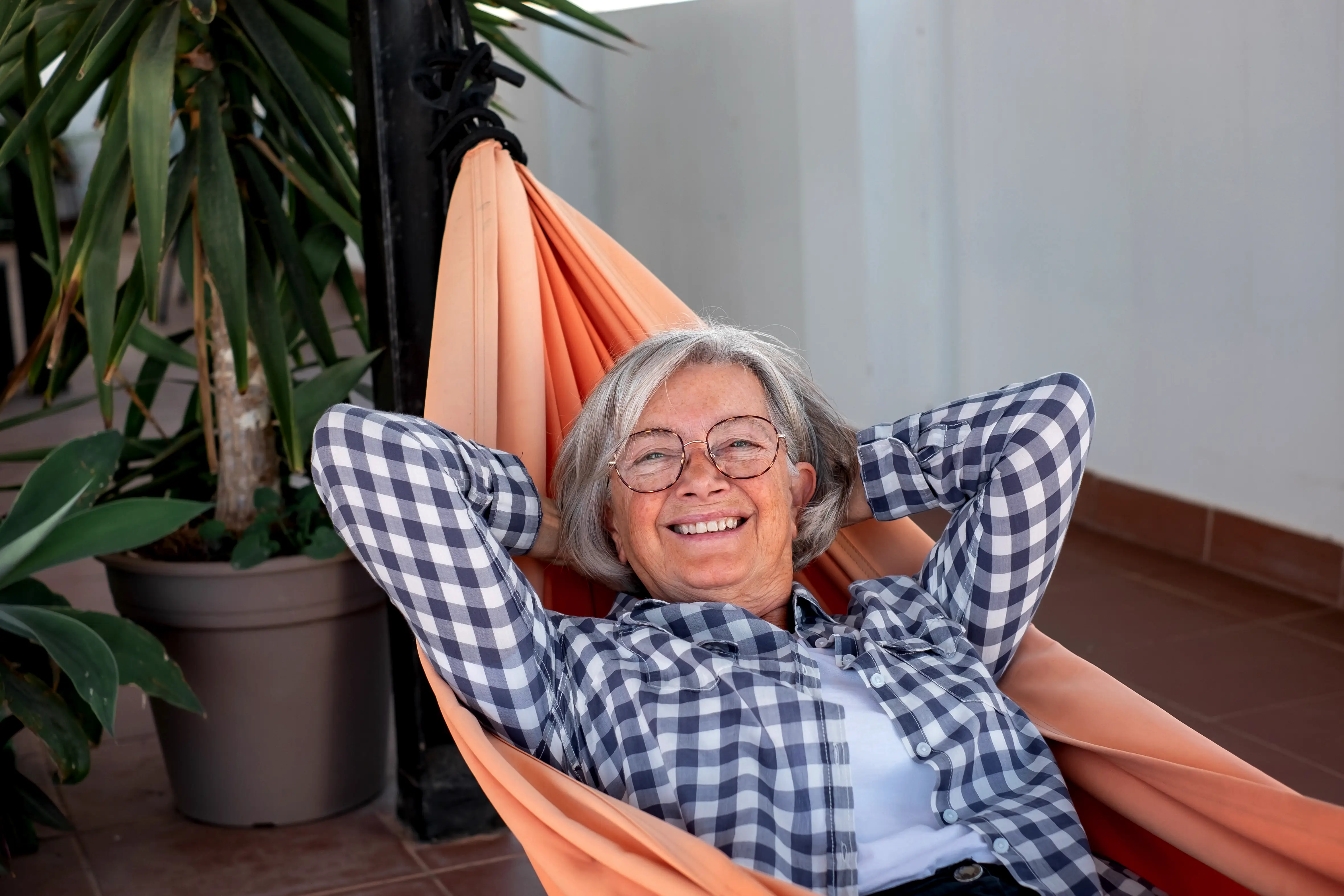 Entspannen in der Hängematte auf dem Balkon – 100 % Balkonien